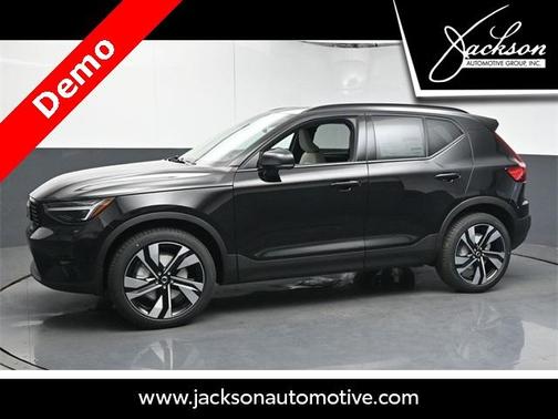2025 Volvo XC40 B5 Ultra Dark Theme