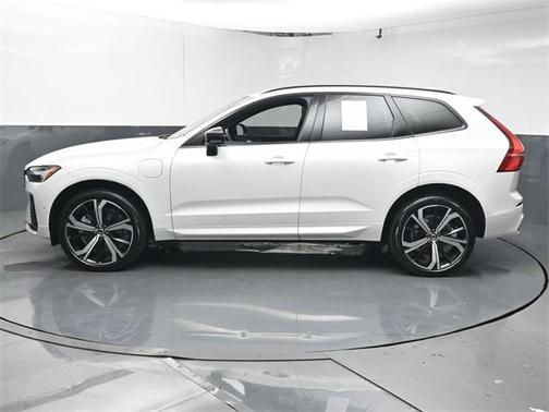 2025 Volvo XC60 Plug-In Hybrid T8 Ultra
