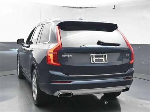 2021 Volvo XC90 T5 Momentum 7 Passenger