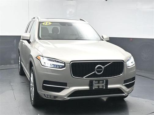 2016 Volvo XC90 T6 Momentum