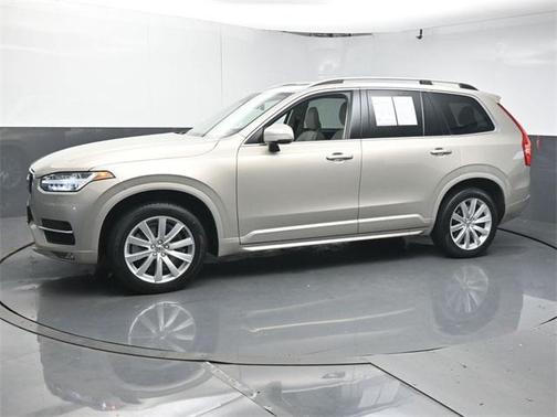 2016 Volvo XC90 T6 Momentum