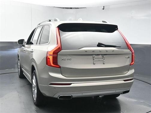 2016 Volvo XC90 T6 Momentum
