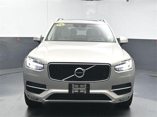 2016 Volvo XC90 T6 Momentum