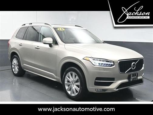 2016 Volvo XC90 T6 Momentum