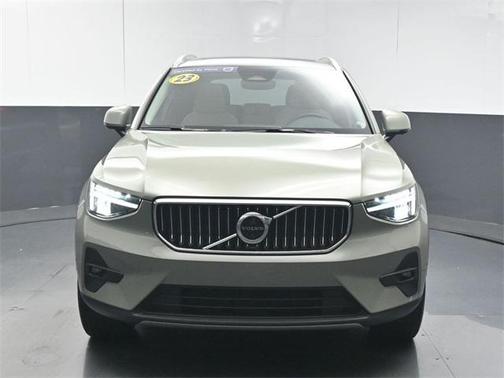 2023 Volvo XC40 B5 Plus Bright Theme