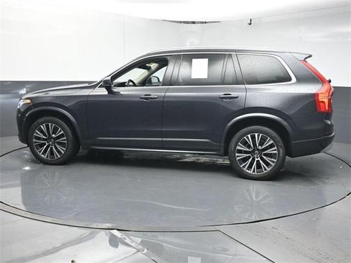 2022 Volvo XC90 T5 Momentum 7 Passenger