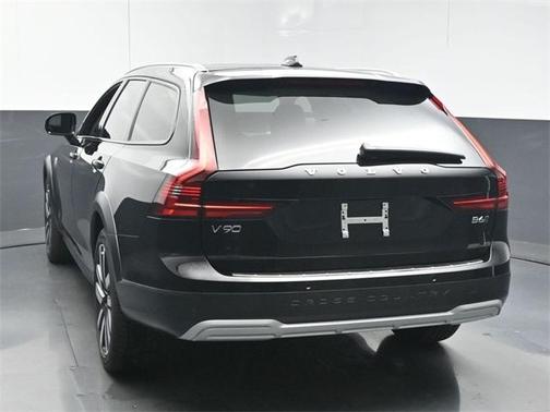 2026 Volvo V90 Cross Country B6 Ultra