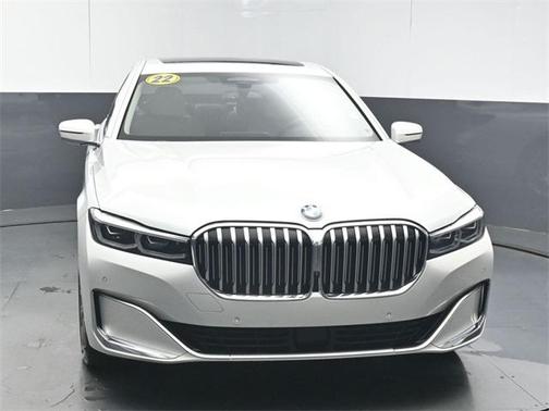 2022 BMW 740 i