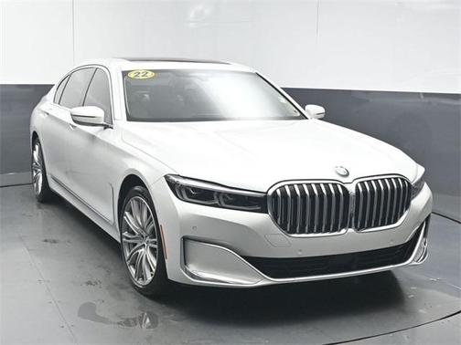 2022 BMW 740 i