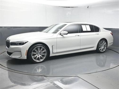 2022 BMW 740 i