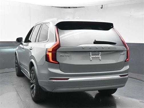 2025 Volvo XC90 B5 Core