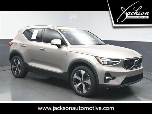 2024 Volvo XC40 B5 Plus Bright Theme