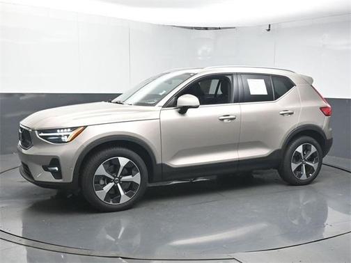 2024 Volvo XC40 B5 Plus Bright Theme