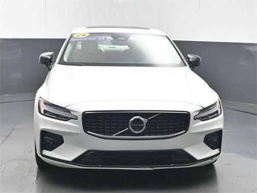 2024 Volvo S60 B5 Plus Dark Theme