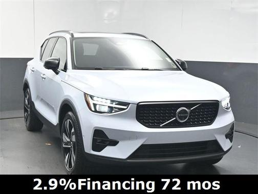 2025 Volvo XC40 B5 Plus Dark Theme