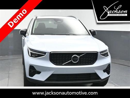 2025 Volvo XC40 B5 Plus Dark Theme
