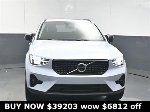 2025 Volvo XC40 B5 Plus Dark Theme