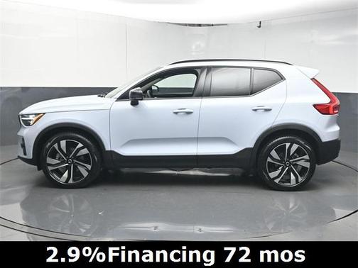 2025 Volvo XC40 B5 Plus Dark Theme