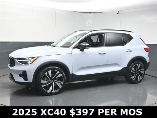 2025 Volvo XC40 B5 Plus Dark Theme