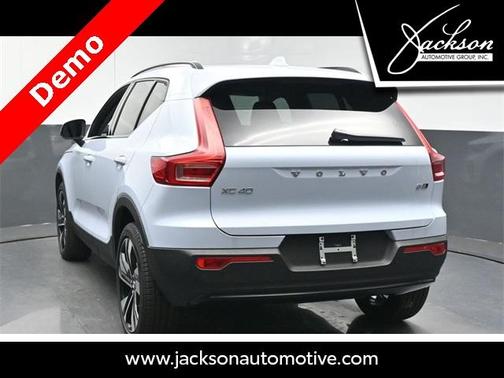 2025 Volvo XC40 B5 Plus Dark Theme