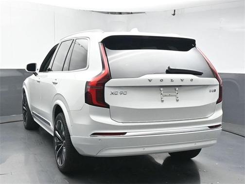 2025 Volvo XC90 B5 Plus 7-Seater