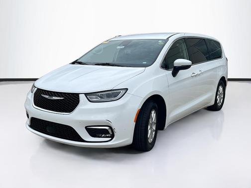 2023 Chrysler Pacifica Touring-L