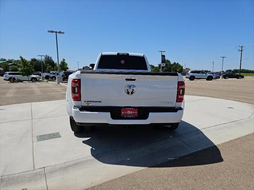 2020 RAM 3500 Laramie Crew Cab 4x4 8' Box