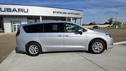 2022 Chrysler Voyager LX