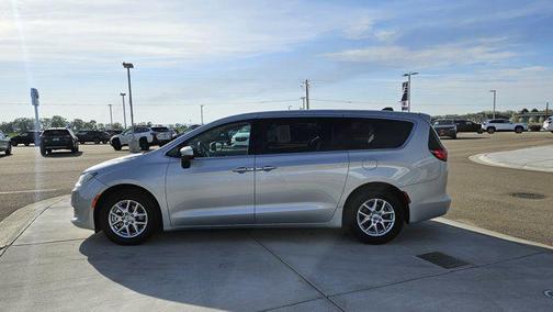2022 Chrysler Voyager LX