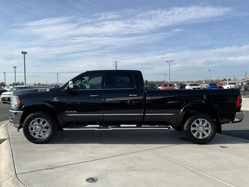 2022 RAM 3500 Limited Crew Cab 4x4 8' Box