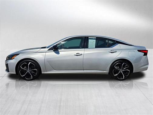 2023 Nissan Altima SR FWD