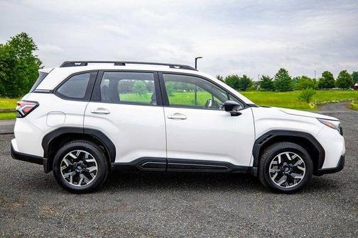 2025 Subaru Forester Base