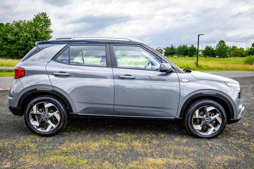 2022 Hyundai VENUE Limited