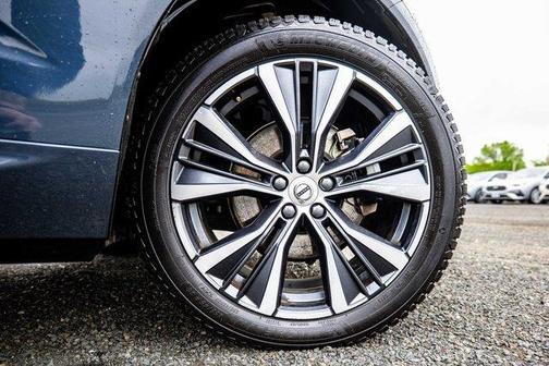 2022 Volvo XC60 B5 Momentum