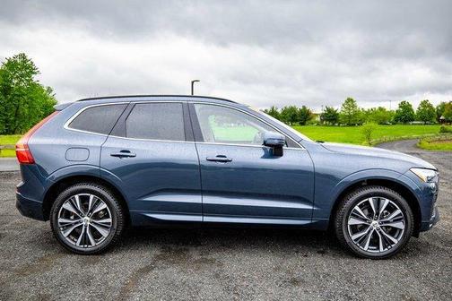 2022 Volvo XC60 B5 Momentum