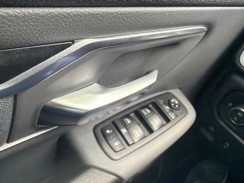 Bright White Clearcoat 2019 RAM 1500 Big Horn