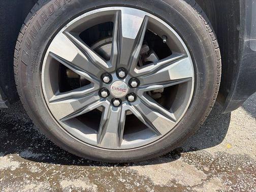 Quicksilver Metallic 2017 GMC Acadia SLT-2