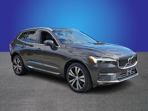 Platinum Gray Metallic 2022 Volvo XC60 B5 Inscription