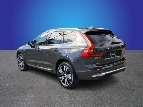 Platinum Gray Metallic 2022 Volvo XC60 B5 Inscription