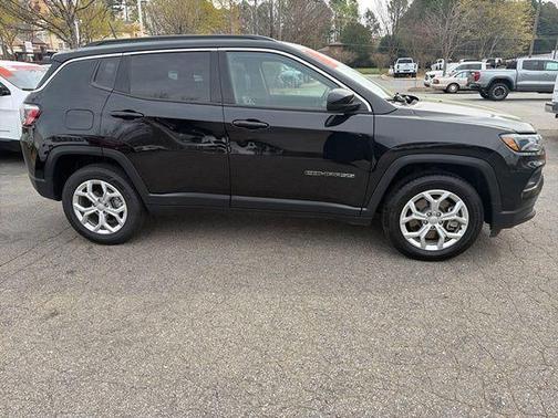 Diamond Black 2024 Jeep Compass Latitude