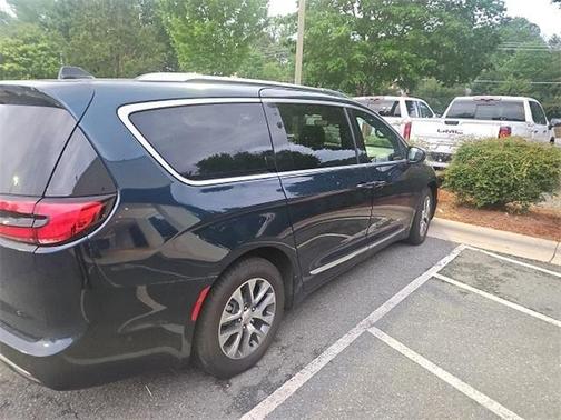 2025 Chrysler Pacifica Hybrid Pinnacle