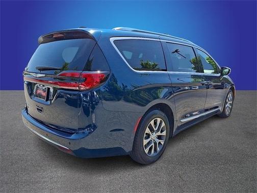 2025 Chrysler Pacifica Hybrid Pinnacle