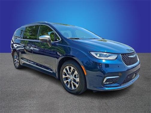 2025 Chrysler Pacifica Hybrid Pinnacle