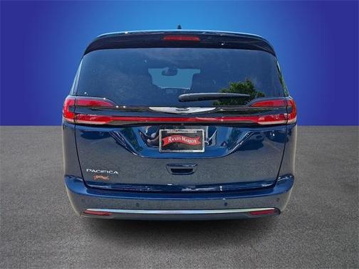 2025 Chrysler Pacifica Hybrid Pinnacle