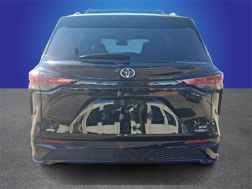2021 Toyota Sienna XSE 7 Passenger