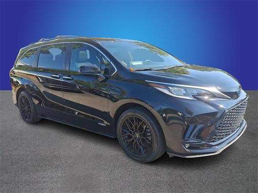2021 Toyota Sienna XSE 7 Passenger