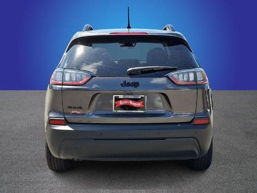 Crystal Metallic 2023 Jeep Cherokee Altitude Lux