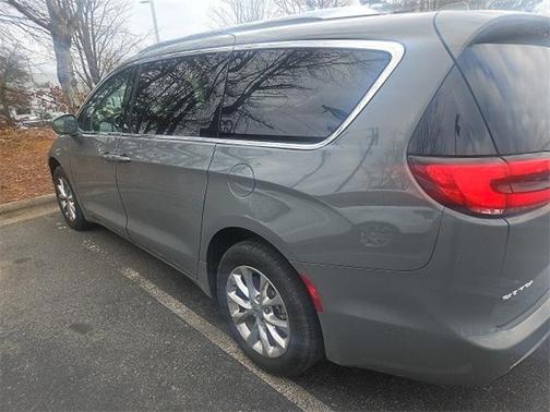 2021 Chrysler Pacifica Touring-L