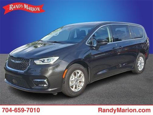 2023 Chrysler Pacifica Touring-L
