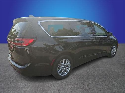 2023 Chrysler Pacifica Touring-L